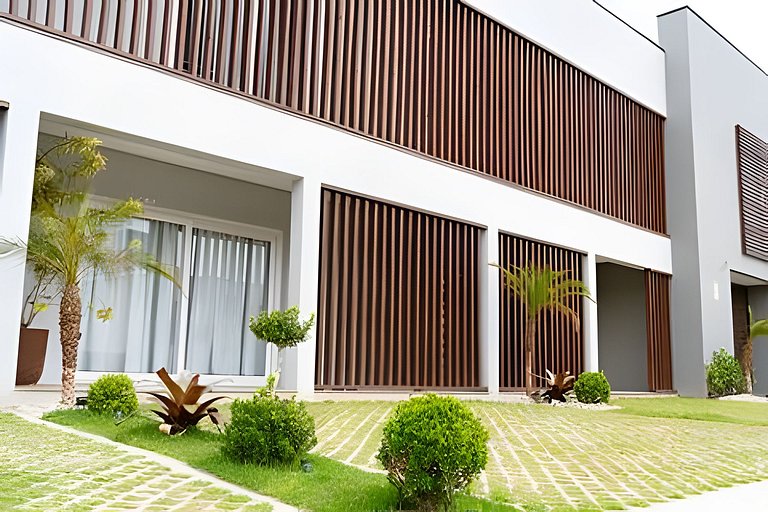 Apto 201 2D condomínio com piscina bem localizado