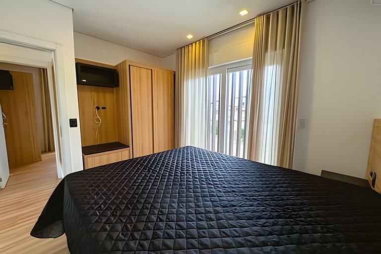 Apto 206 2D condomínio com piscina bem localizado