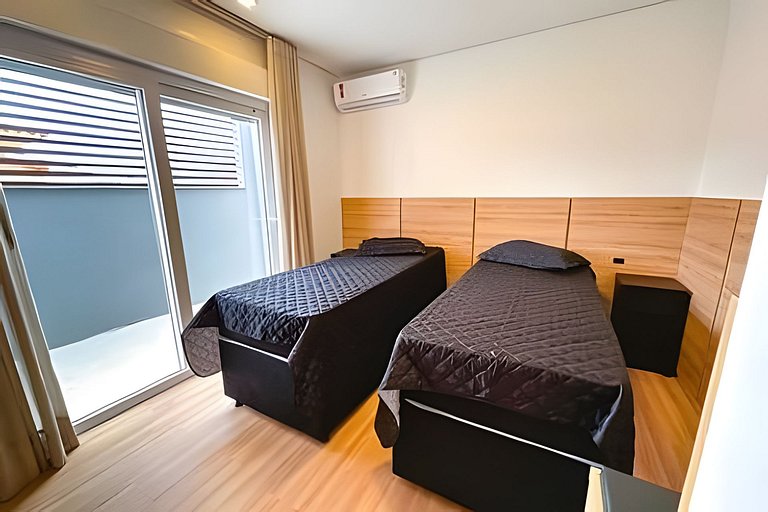 Apto 206 2D condomínio com piscina bem localizado
