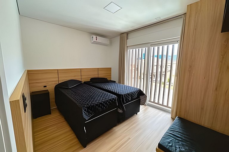 Apto 206 2D condomínio com piscina bem localizado
