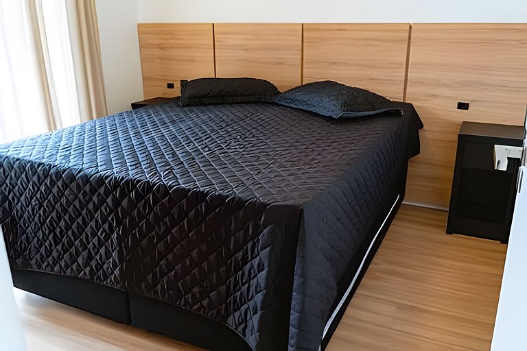 Apto 206 2D condomínio com piscina bem localizado