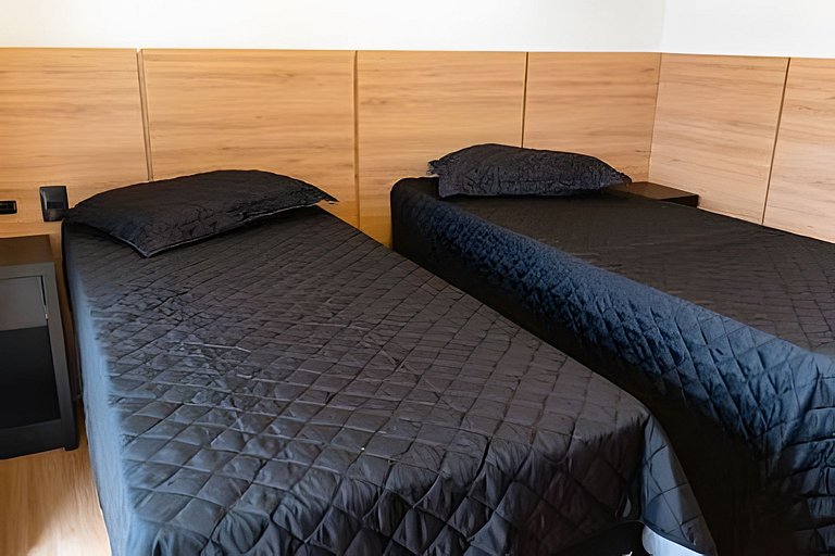 Apto 206 2D condomínio com piscina bem localizado