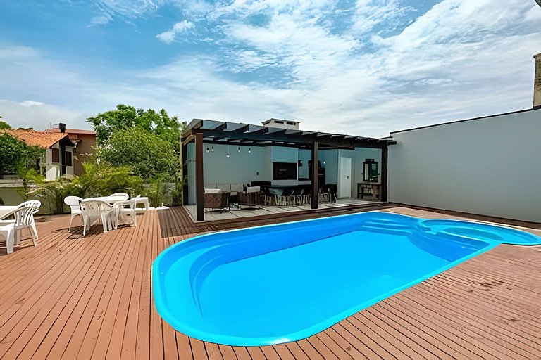 Apto 206 2D condomínio com piscina bem localizado