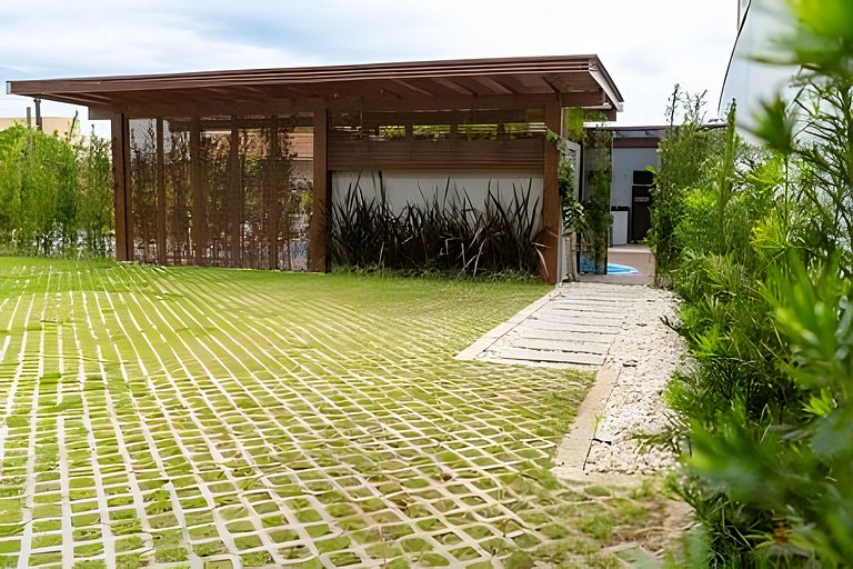 Apto 206 2D condomínio com piscina bem localizado