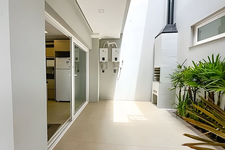 Apto 101 2D condomínio com piscina bem localizado