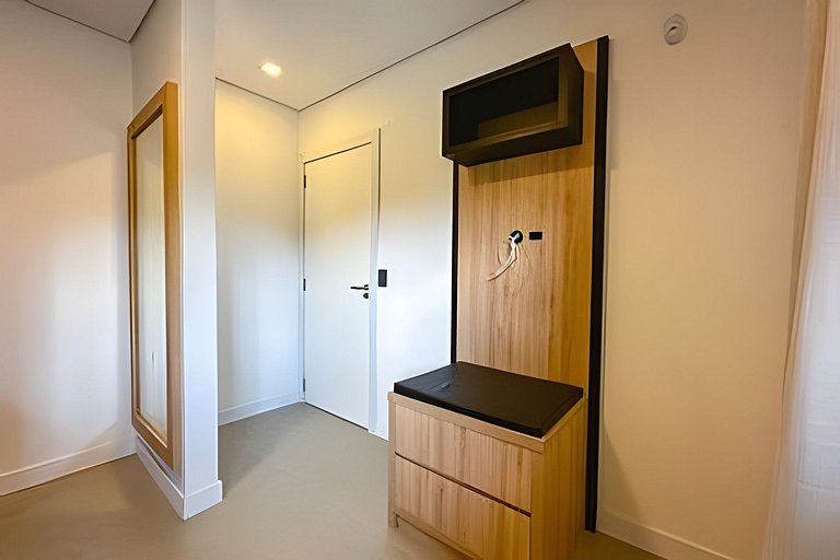 Apto 101 2D condomínio com piscina bem localizado