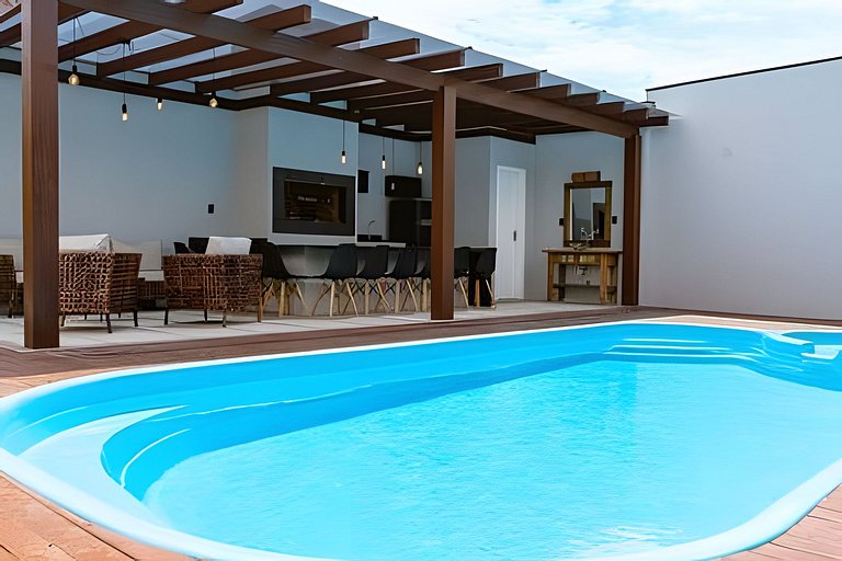 Apto 101 2D condomínio com piscina bem localizado
