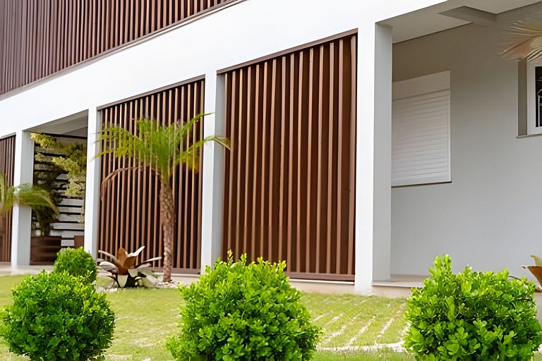 Apto 101 2D condomínio com piscina bem localizado