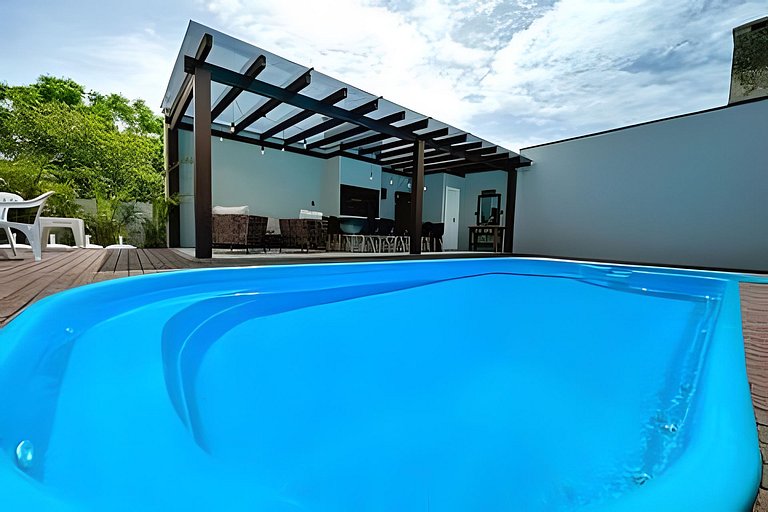 Apto 205 1D condomínio com piscina bem localizado