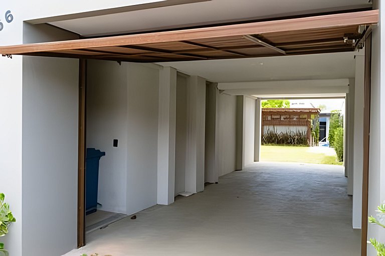 Apto 205 1D condomínio com piscina bem localizado