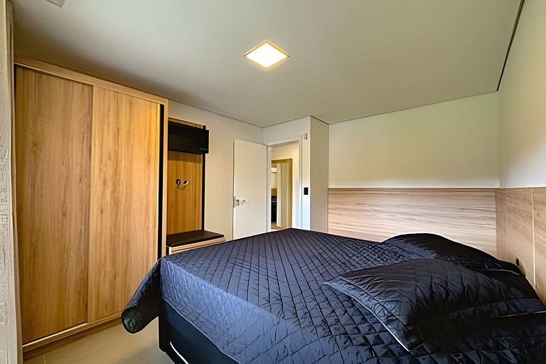 Apto 102 2D condomínio com piscina bem localizado