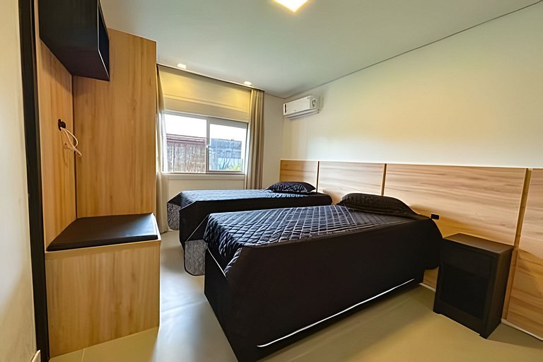 Apto 102 2D condomínio com piscina bem localizado