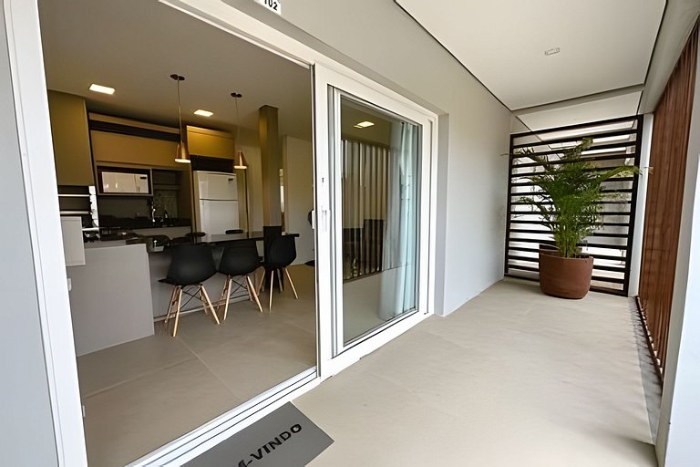 Apto 102 2D condomínio com piscina bem localizado