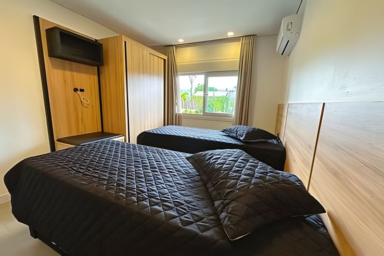 Apto 102 2D condomínio com piscina bem localizado