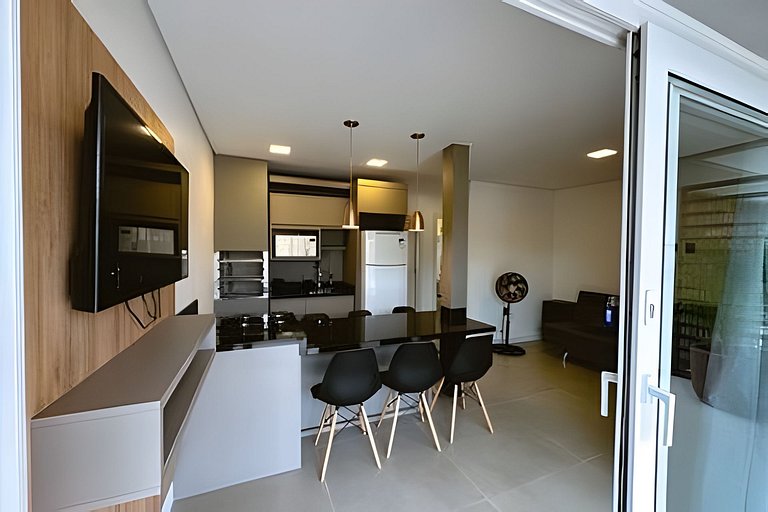 Apto 102 2D condomínio com piscina bem localizado