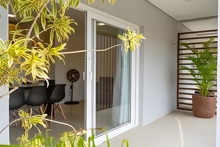Apto 102 2D condomínio com piscina bem localizado