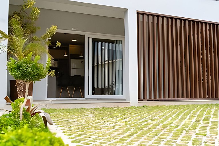 Apto 102 2D condomínio com piscina bem localizado