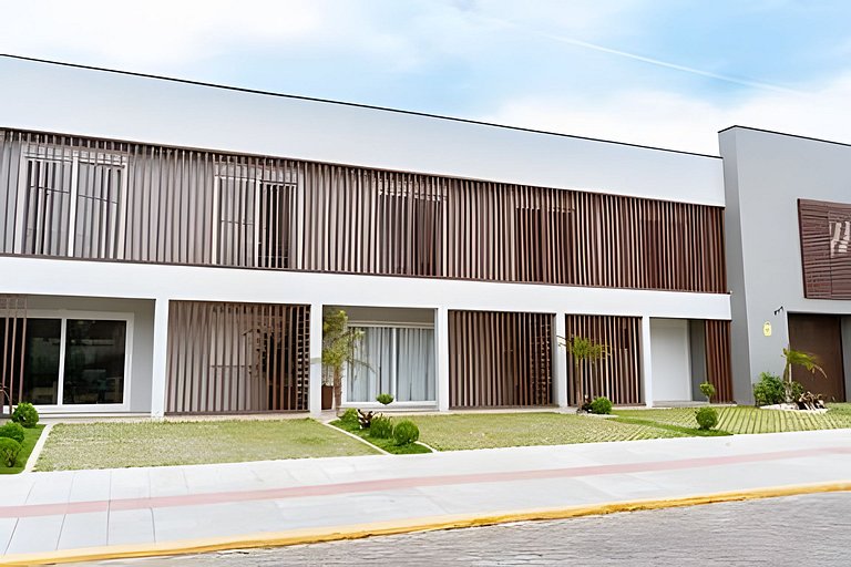 Apto 102 2D condomínio com piscina bem localizado