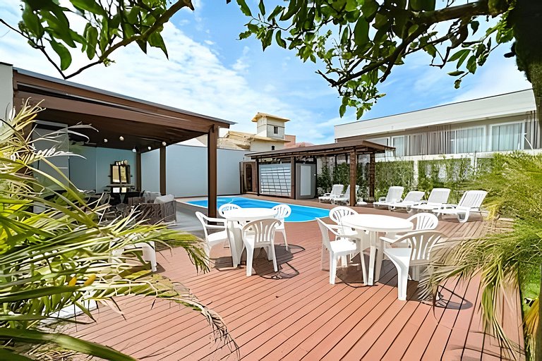 Apto 102 2D condomínio com piscina bem localizado