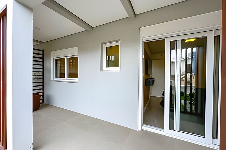 Apto 103 2D condomínio com piscina bem localizado