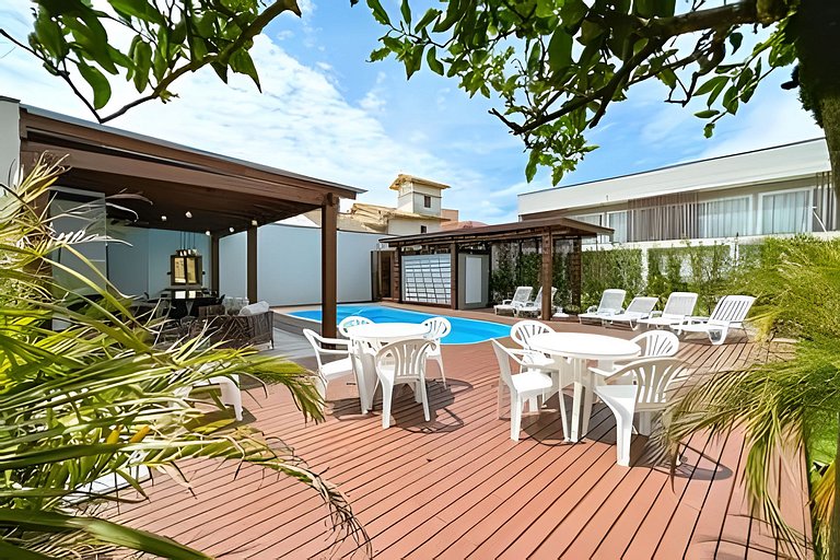 Apto 103 2D condomínio com piscina bem localizado