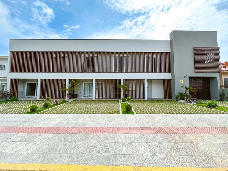 Apto 103 2D condomínio com piscina bem localizado
