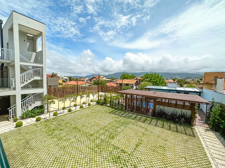 Apto 204 1D condomínio com piscina bem localizado