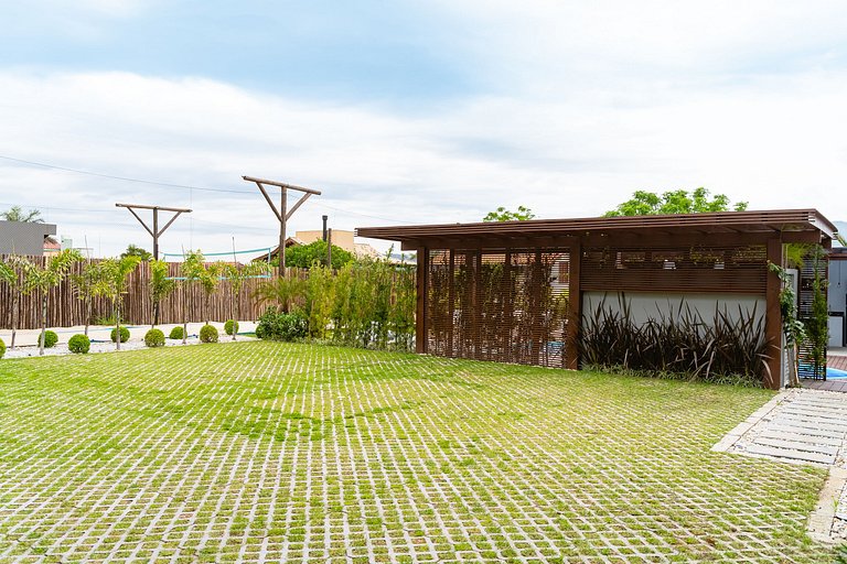 Apto 103 2D condomínio com piscina bem localizado