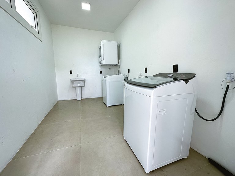 Apto 204 1D condomínio com piscina bem localizado