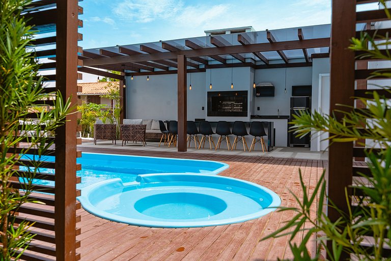 Apto 201 2D condomínio com piscina bem localizado