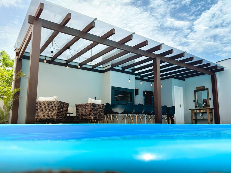 Apto 101 2D condomínio com piscina bem localizado